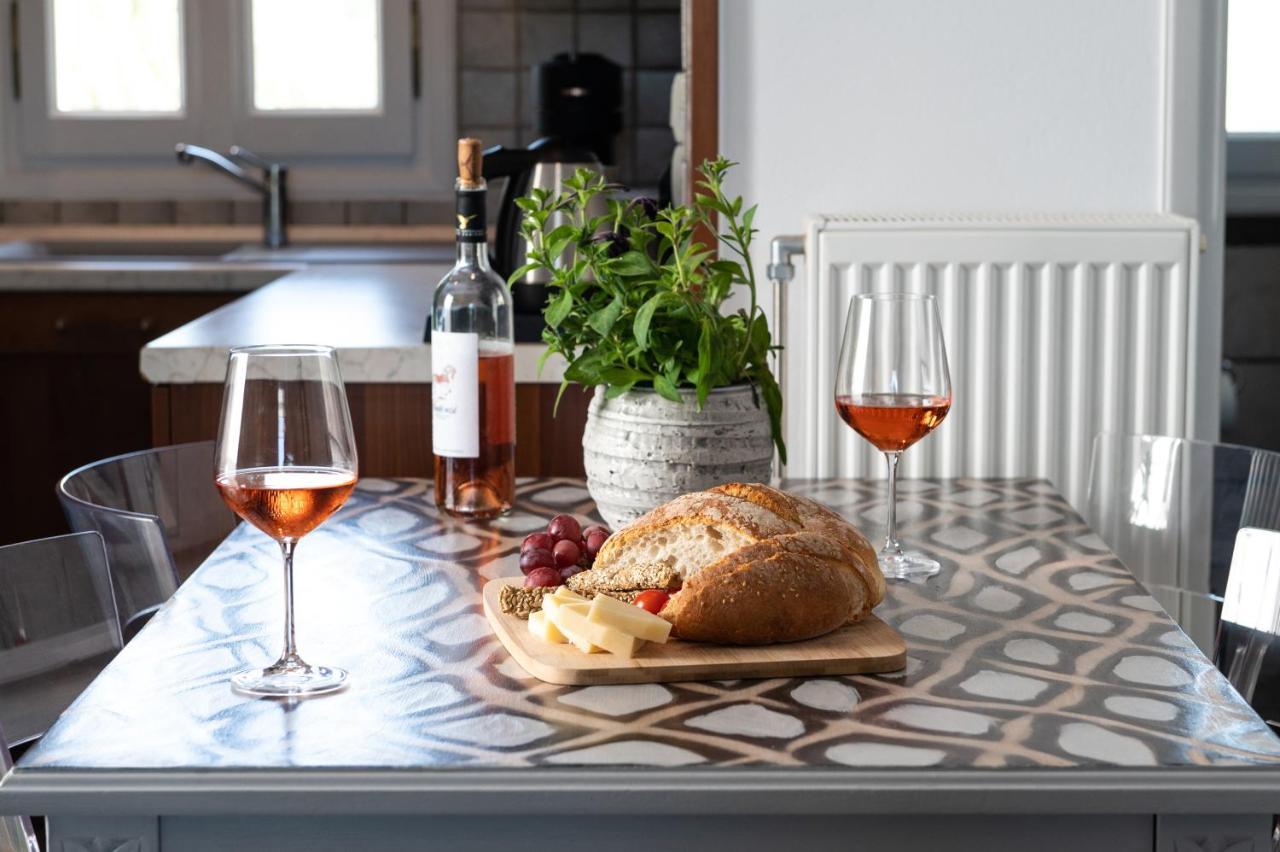 Sea Lilies Suites Pláka Eksteriør bilde